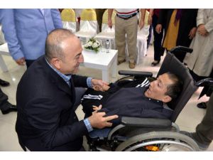 Bakan Çavuşoğlu: Başkalarına saygı duymak düşer
