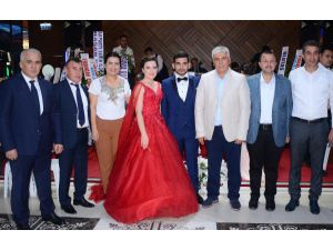 Eski başkan oğlunu nişanladı