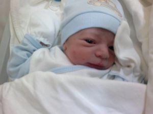 4. kattan düşen Sena bebek ağır yaralandı