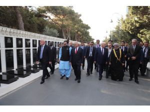 TBMM Başkanı Yıldırım Azerbaycan ve Türk Şehitliklerini ziyaret etti