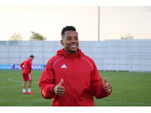 Robinho: "Fenerbahçe Maçından Galibiyetle Ayrılmak İstiyoruz"