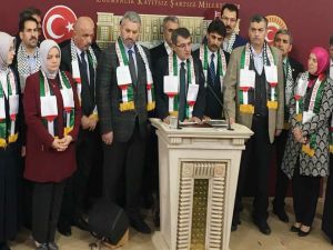 AK Partili Turan: "Kudüs’ün İsrail’in başkenti ilan edilmesine katkı sunmak diğer inanç mensuplarına tecavüzdür"