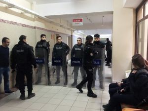 HDP Eş Genel Başkanı Selahattin Demirtaş hakim karşısında