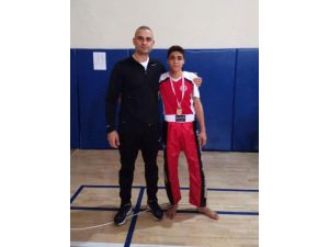 Ringde başına darbe alan genç kick boksçu ameliyat edildi