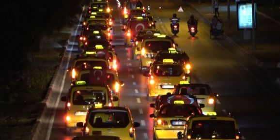 Antalya’da taksicilerden İsrail’i kınama konvoyu