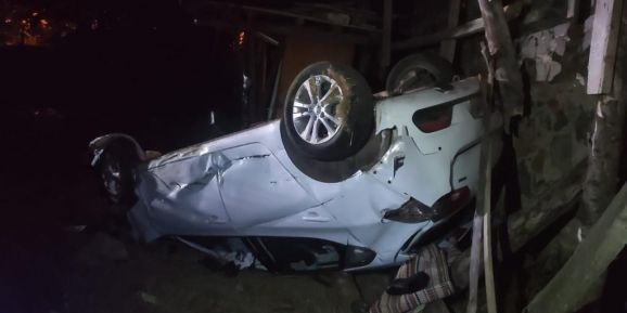 Antalya’da yoldan çıkan otomobil takla attı: 1 ölü, 2 yaralı