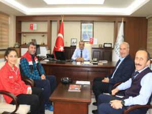 Başarılı Tenisçi Cangir Çek Yolcusu