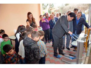 Başkan Gül'den miniklere hediye