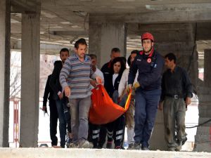 Başına Tahta Bloklar Düşen İnşaat İşçisi Ölümden Döndü