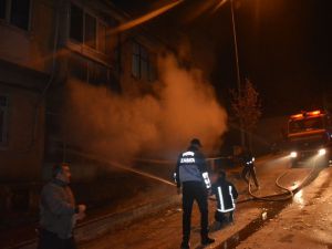 Suşehri’nde Depo Yangını Korkuttu
