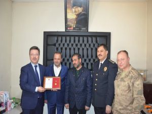İş Adamlarına Altın Madalya Berat