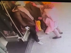 Cansız Mankenin Üzerindeki Kıyafeti Böyle Çaldı