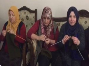 Mehmetçik Afrin’de Üşümesin Diye Atkı Ve Bere Örme Seferberliği Başlattılar