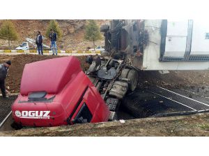 Elmalı'da kaza: 3 yaralı