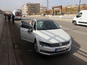 Otomobilin Çarptığı Adam Ağır Yaralandı
