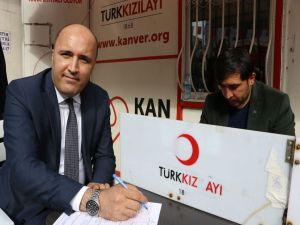 Mhp’den Kızılay’a Kan Bağışı