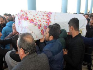 Patlamada Ölen 2 Çocuk Annesi Son Yolculuğuna Uğurlandı