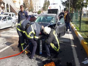 Otomobile Arkadan Çarpan Otomobil Alev Aldı