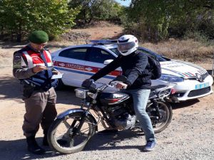 Jandarma Motosiklet Sürücülerini Uyardı