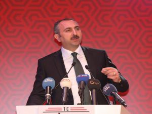 Şehit Ailelerine Devlet Övünç Madalyası’nı Adalet Bakanı Verdi