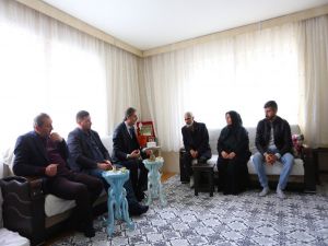 Başkan Alemdar’dan Şehit Ailesine Ziyaret