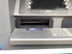 Atm’lerin Para Çekme Yerlerini Kırarak Hırsızlık Yapmak İstediler