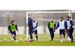 Antalyaspor yağmur altında çalıştı