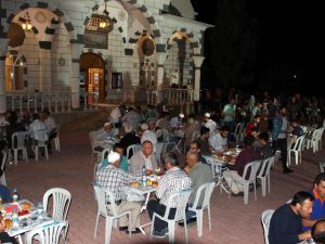 Gençlik Platformu Sahur Yemeği Verdi
