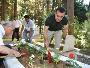 Başkan Yücel, Şehit Mezarlarını Ziyaret Etti