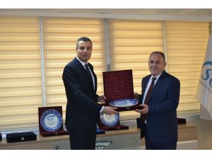 Sarıgöllü iş adamına plaket