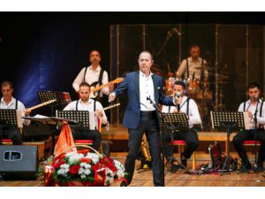 Sümer Ezgü'den Kazakistan'da konser