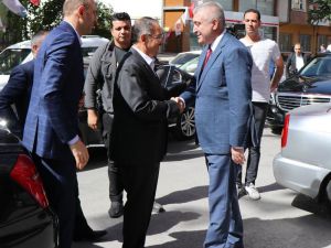 Bakan Özhaseki MHP İl Başkanlığını ziyaret etti