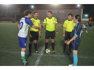 550 erkek arasında turnuvanın yıldız futbolcusu Büşra Dinç