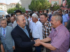 Bakan Çavuşoğlu, Korkuteli’de vatandaşlarla bayramlaştı