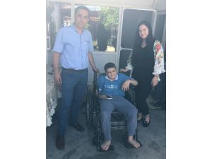 Başkan Yaralı’dan engelli çocuğa tekerlekli sandalye
