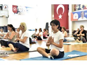 Muratpaşa'da Dünya Yoga Günü etkinliği