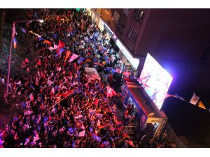 Eskişehir’de vatandaşlardan seçim kutlaması