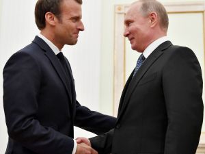 Macron’ Putin’i dünya kupasına ev sahipliği yaptıkları için tebrik etti