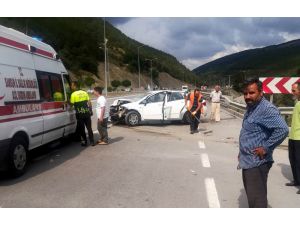 Samsun’da otomobil bariyere çarptı: 4 yaralı