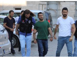 Hakkari’den Ankara’ya eroin sevkiyatında yakalanan 3 kişi tutuklandı