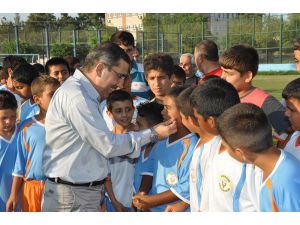 Yüreğir Belediyesi mahalleler arası futbol turnuvası düzenliyor