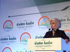 Emine Erdoğan girişimci kadın çiftçilere ödüllerini takdim etti