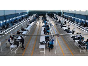 Van’da açılan tekstil fabrikası 110 kişiye ekmek kapısı oldu