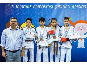 Manisa Büyükşehir’in minik judocuları İzmir’de ter döktü