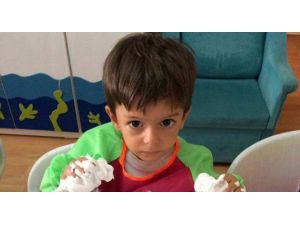 İzmir’de, 15 Ağustos 2017 tarihinde 3 yaşındaki Alperen Sakin’in okul servisinde unutularak ölmesine ilişkin görülen davada ’Taksirle adam öldürmek ve delilleri yok etmek ile suçlanan tutuklu sanıklardan Taner İ. 9 yıl, Dila