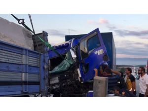 Samsun’da kamyon kamyona arkadan çarptı: 1 yaralı