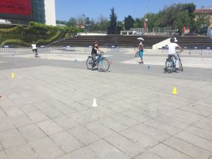 Zeytinburnu’nda bisiklet sürmeyi bilmeyen kalmayacak