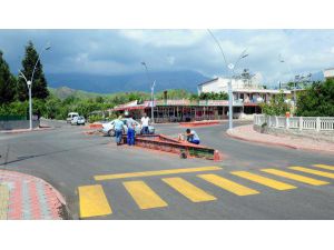 Kemer'de caddeler yenileniyor