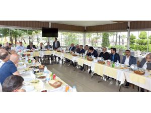 Rus Büyükelçi Yerhov Trabzon’da işadamları ile yemekte buluştu