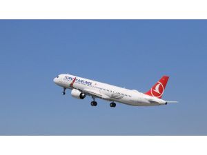 Türk Hava Yollarının ilk uçağı yeni havalimanına indi